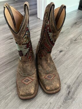 Brown Distressed Leather Western Cowboy Boots with Embroidered Aztec Pattern